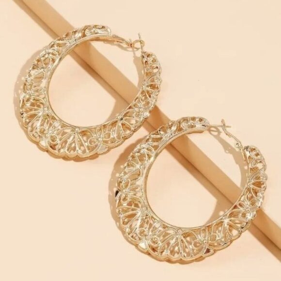 18k Gold Plated Hollow-Out Pattern Hoop Earrings - Picture 3 of 4